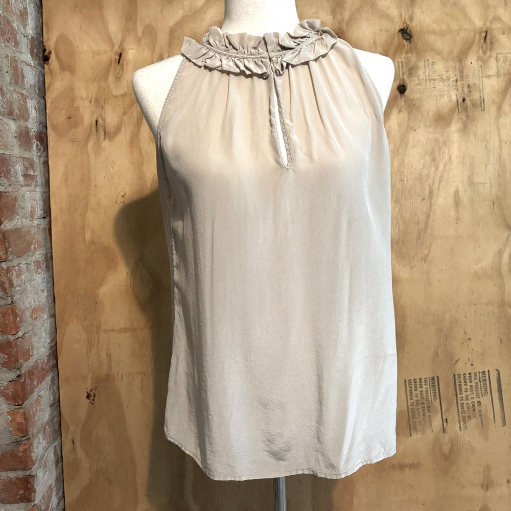 Banana Republic Sleeveless Beige Key Hole Ruffle Neck Tank Blouse Sz M 100% Silk